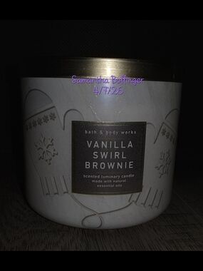 Bath & Body Works 3-Wick Candle  Vanilla Swirl Brownie